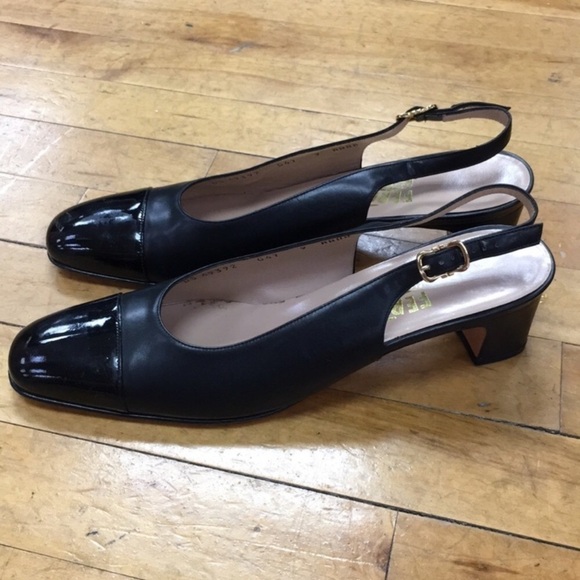 EUC 9Aaa Ferragamo SlingBack kitten heel pumps - Picture 3 of 8